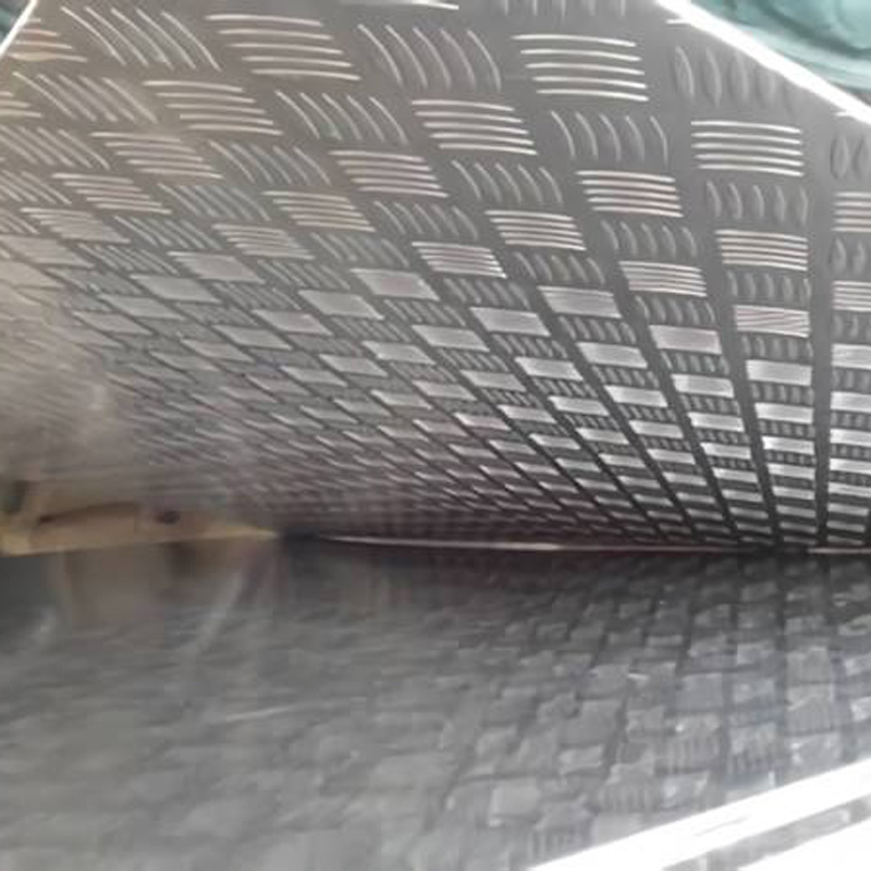 Алюминиевая клетчатая пластина